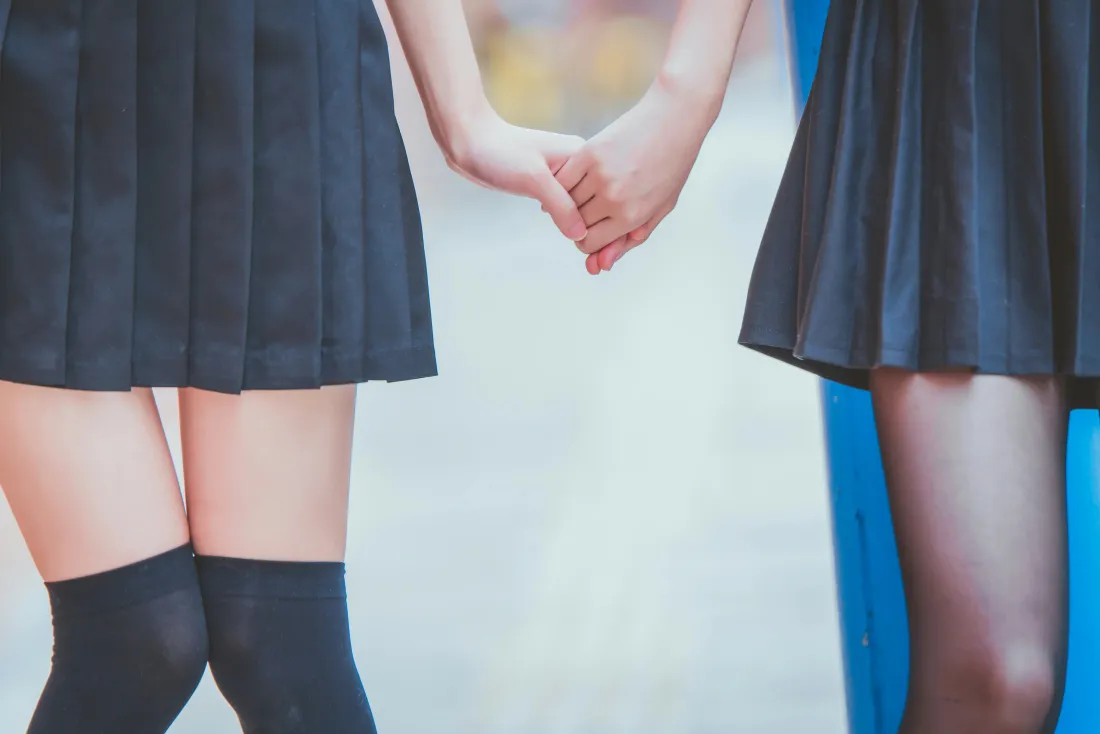 8k桜桃喵疯猫ss壁纸｜JK百合少女背景图片 - 黑丝街拍牵手「哲风壁纸」