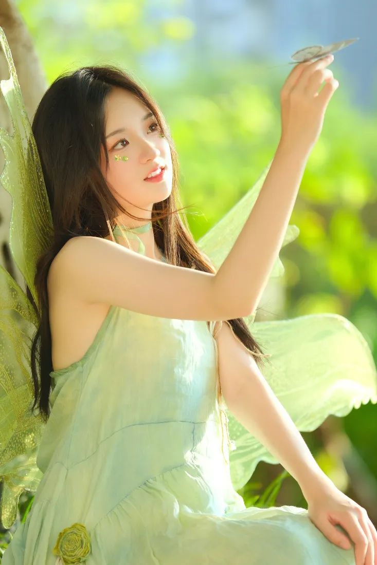 森系精灵美女手机壁纸｜森林户外背景图片 - 优雅性感造型「哲风壁纸」