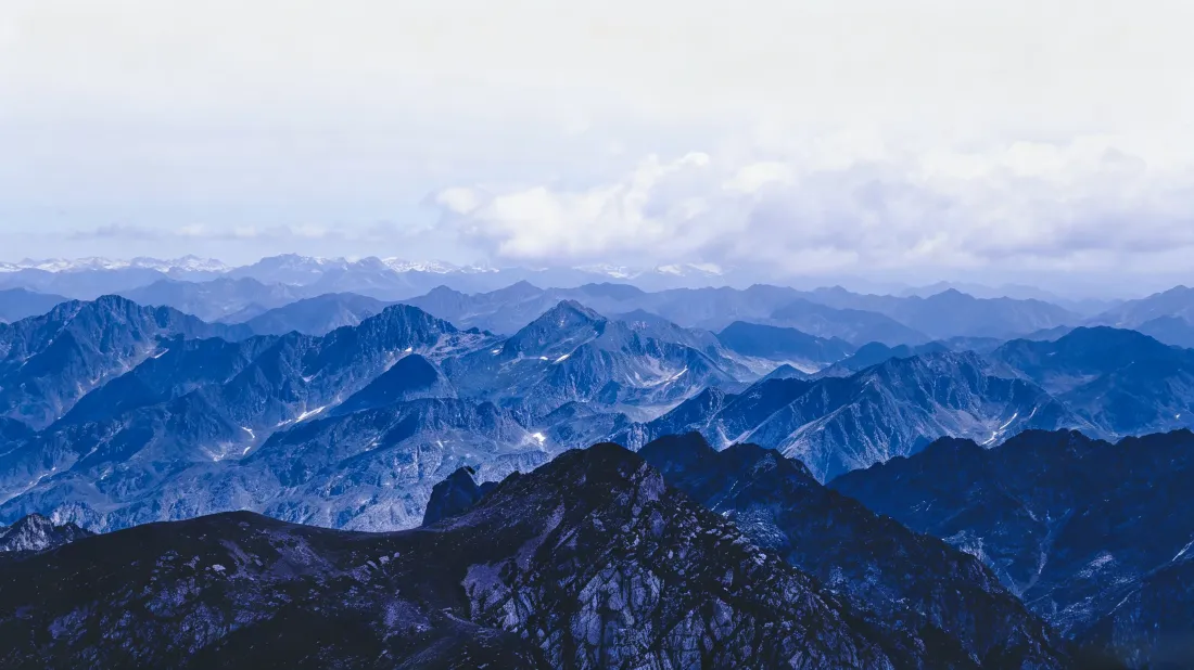 3k连绵群山壁纸｜蓝色层叠远山背景图片 - 高山自然风光「哲风壁纸」