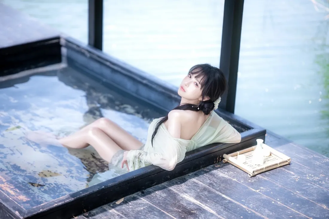 2k江南少女壁纸｜江南水色背景图片 - 氛围感临水写真「哲风壁纸」