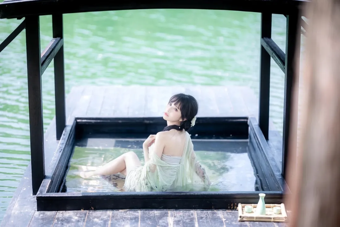2k江南水色壁纸｜临水佳人背景图片 - 夏日清新湖景「哲风壁纸」