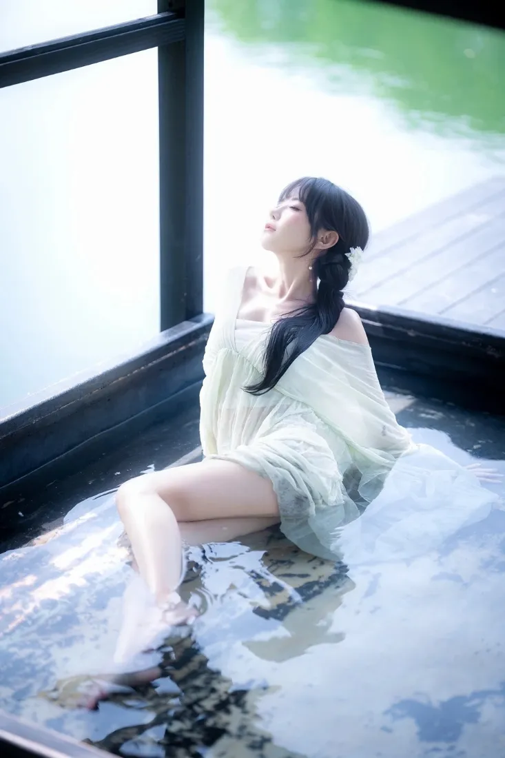 江南水色少女手机壁纸｜临水氛围感背景图片 - 清新雅致「哲风壁纸」