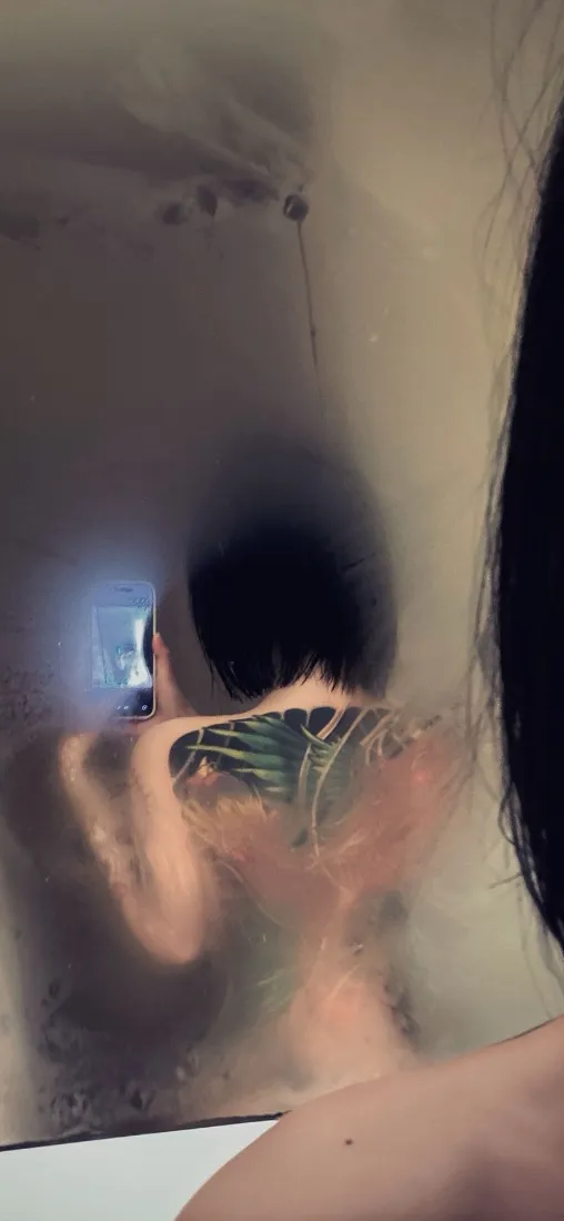 纹身美女手机壁纸｜后背短发纹身女性背景图片 - 个性时尚写真「哲风壁纸」