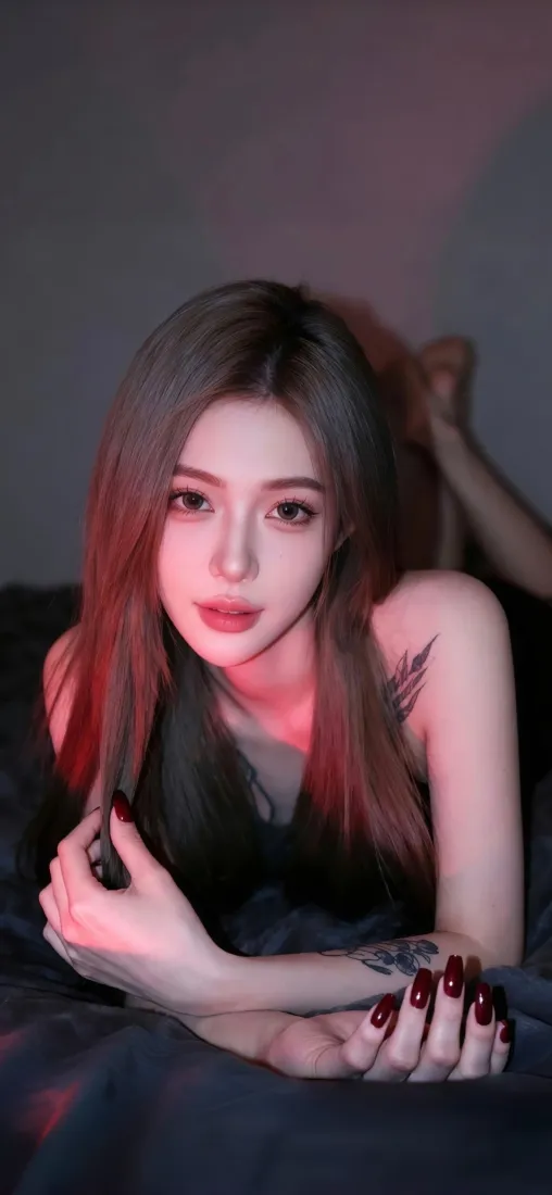 纹身美女手机壁纸｜氛围感性感人像背景图片 - 时尚写真「哲风壁纸」