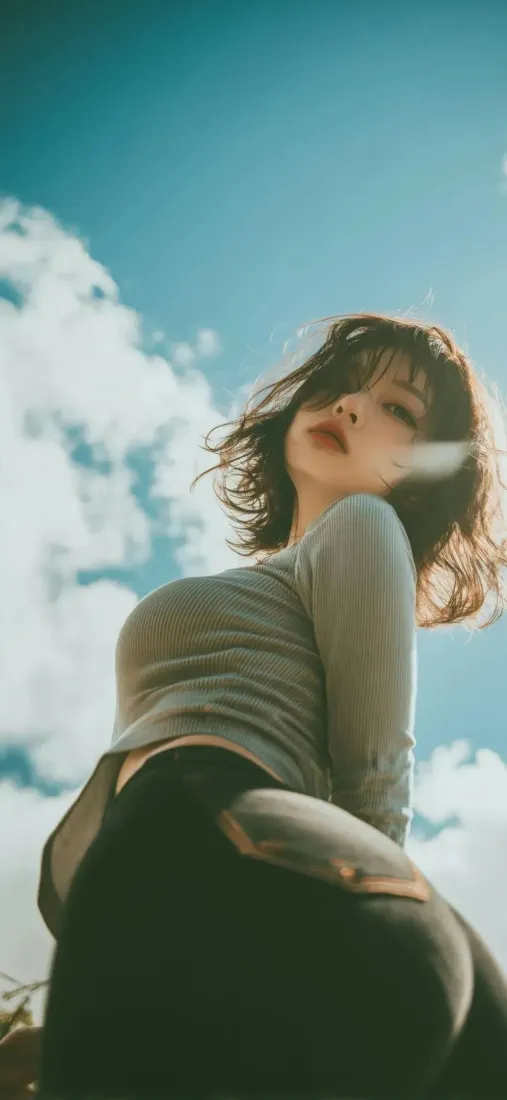 短发美女手机壁纸｜蓝天白云背景图片 - 氛围感人像写真「哲风壁纸」