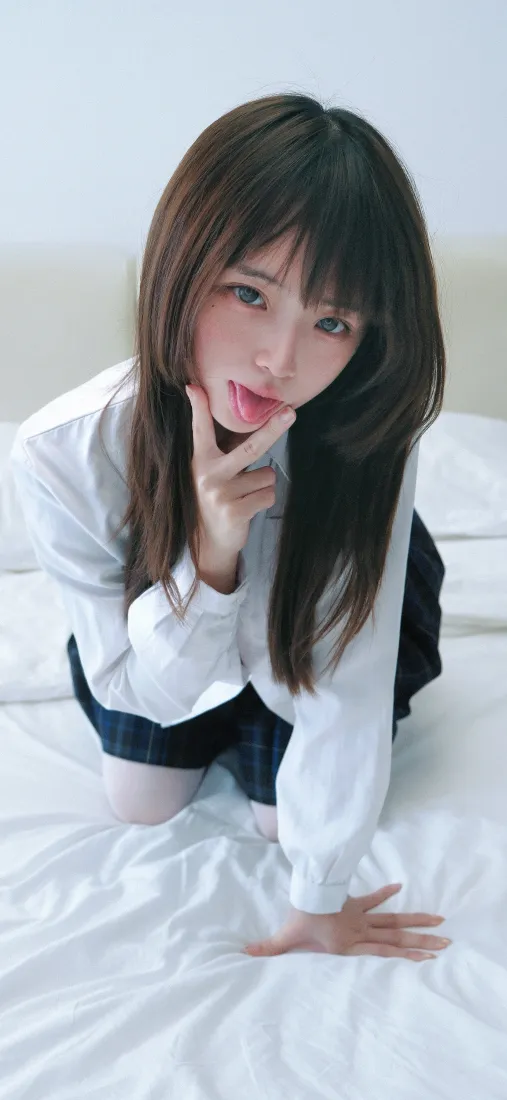 白衬衫少女手机壁纸｜居家床景背景图片 - 清甜软妹「哲风壁纸」