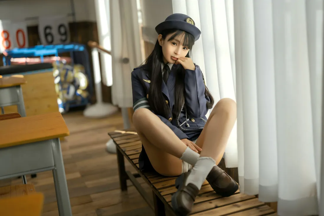7k制服美女壁纸｜教室场景背景图片 - 时尚气质人像「哲风壁纸」