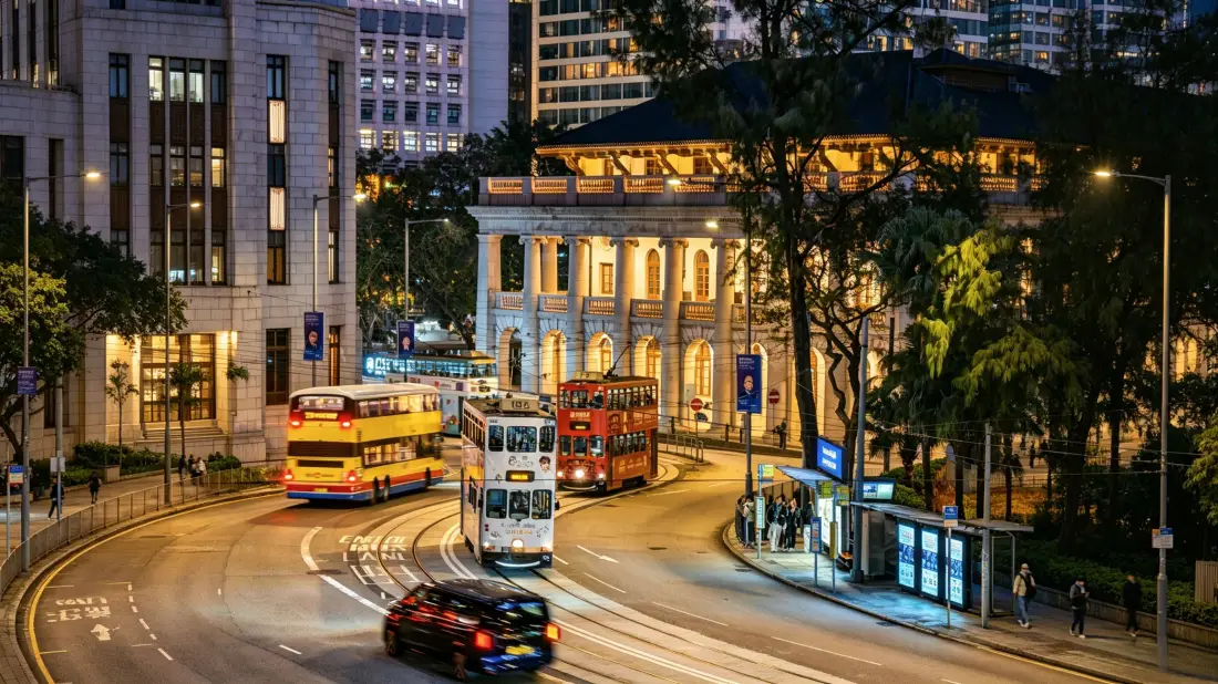 3k香港街景壁纸｜城市夜景背景图片 - 叮叮车复古建筑「哲风壁纸」