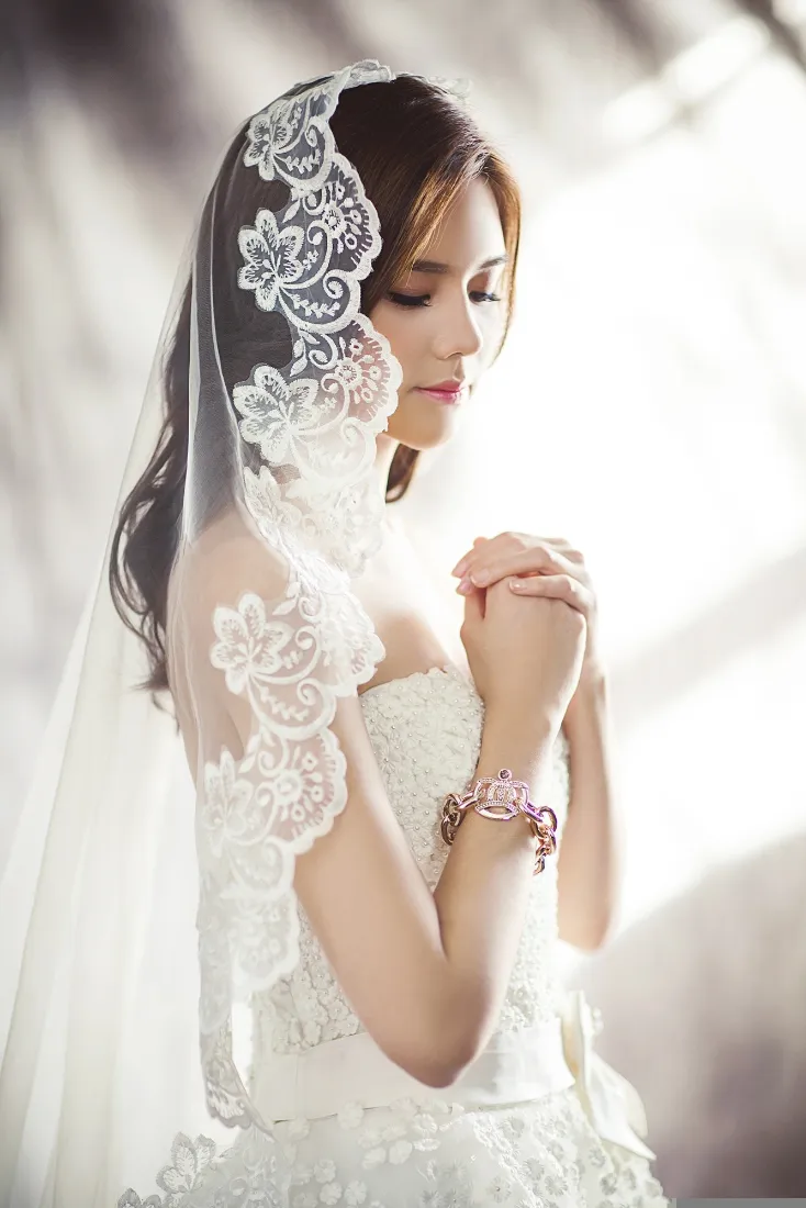 新娘婚纱手机壁纸｜蕾丝头纱背景图片 - 氛围感美女写真「哲风壁纸」