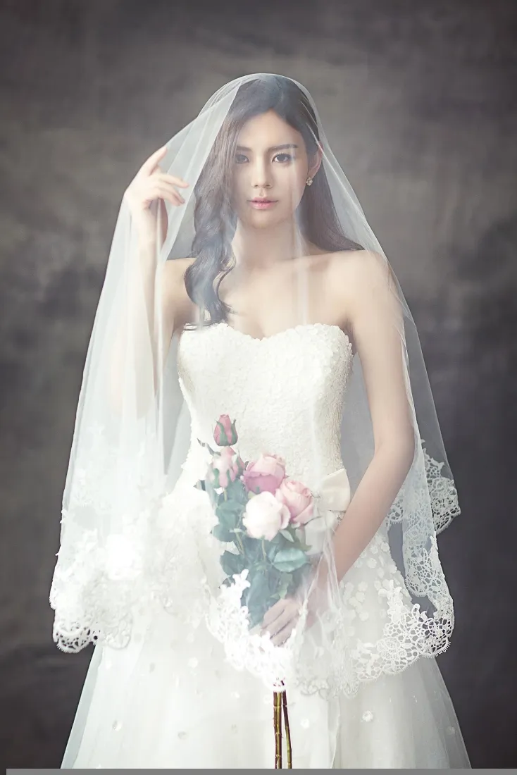 婚纱新娘手机壁纸｜白色头纱背景图片 - 手捧花人像写真「哲风壁纸」