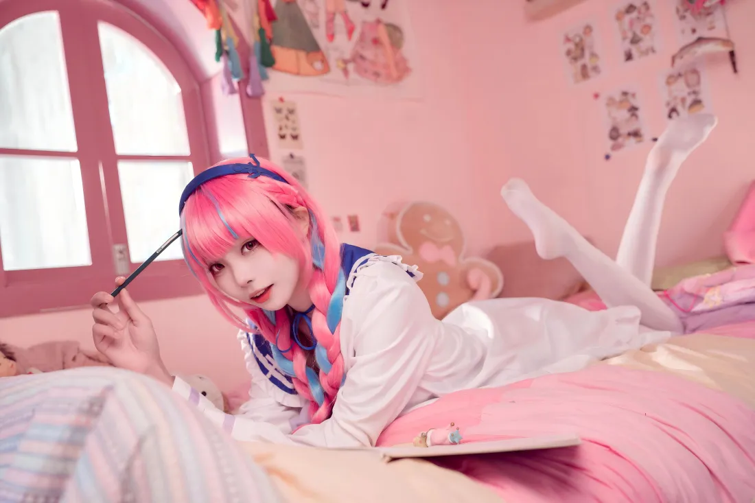 8kcos白丝美少女壁纸｜粉色卧室背景图片 - 水手服写真「哲风壁纸」