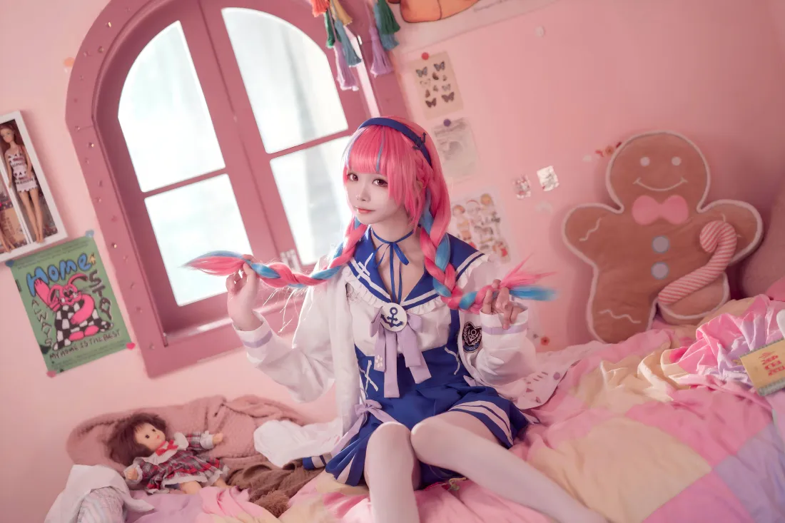 8k粉发cos少女壁纸｜甜美卧室背景图片 - 白丝水手服穿搭「哲风壁纸」