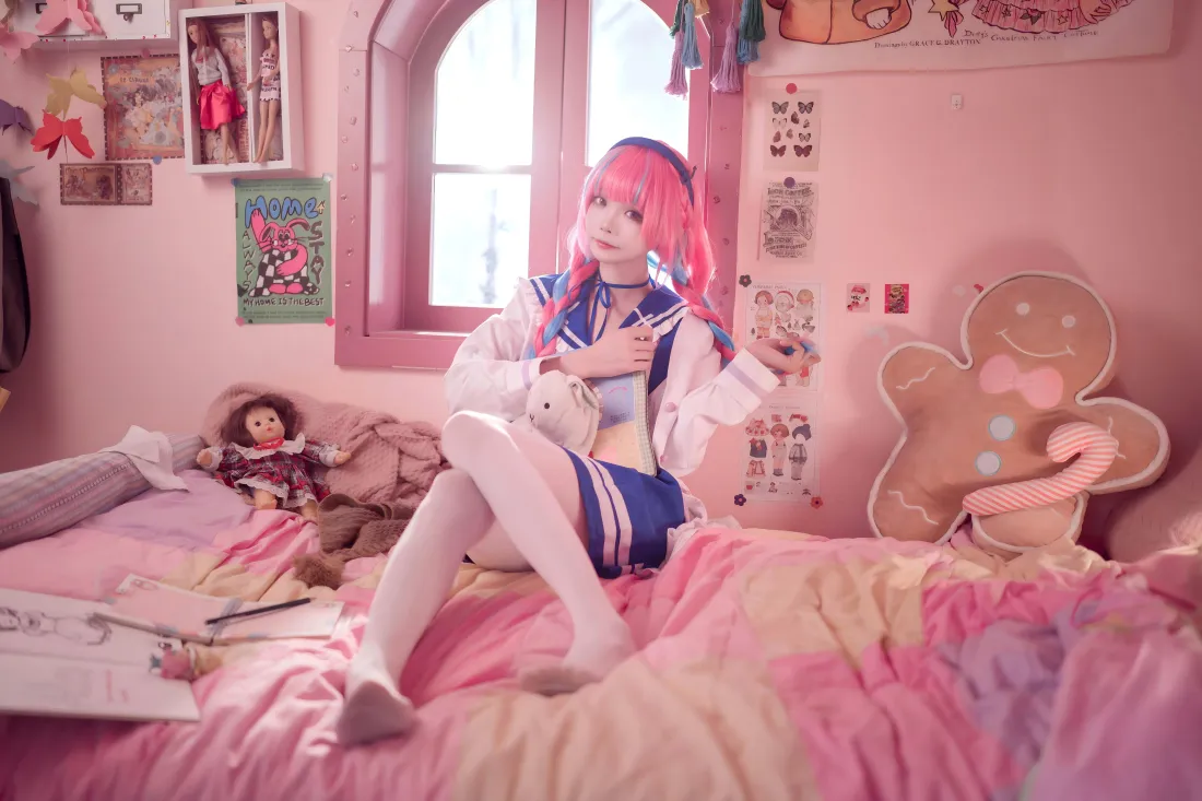 8kcos少女壁纸｜粉色卧室背景图片 - 白丝水手服穿搭「哲风壁纸」