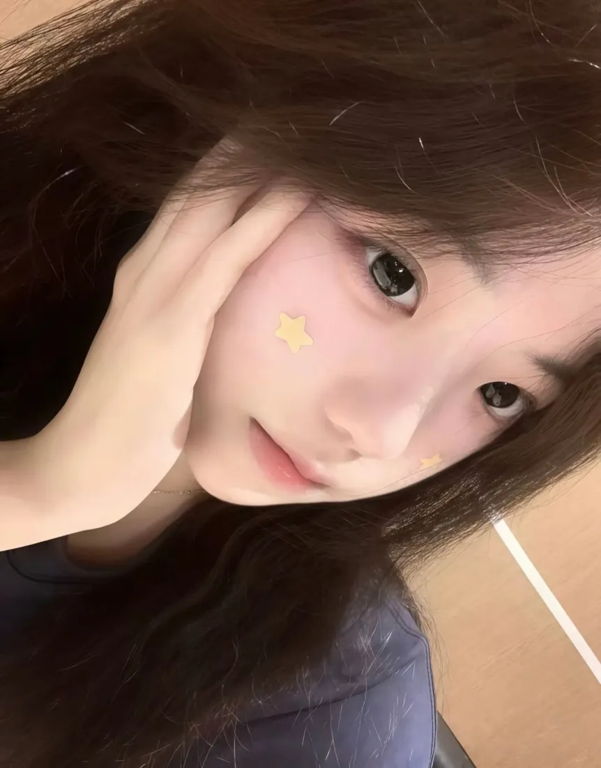 甜妹女头手机壁纸｜暖调氛围感背景图片 - 可爱托脸自拍「哲风壁纸」