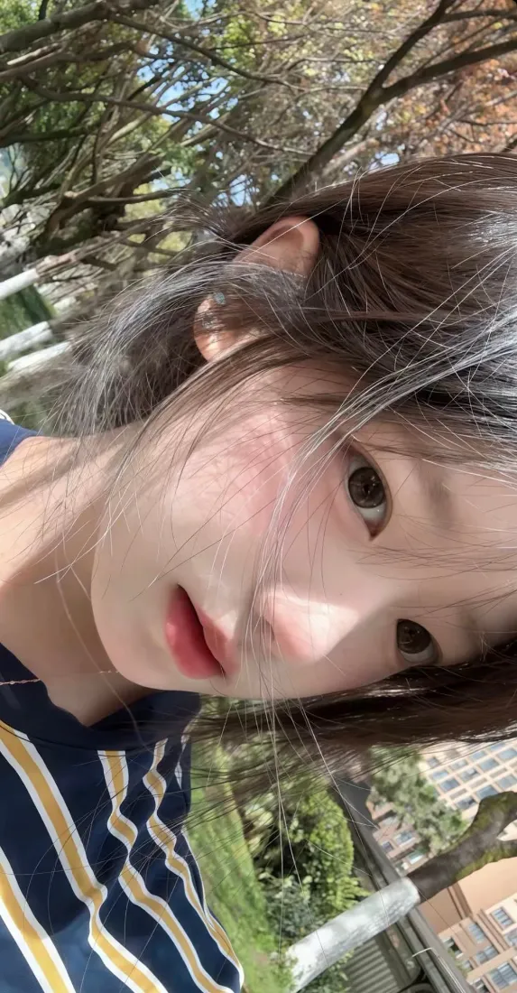 女生手机壁纸｜户外清新背景图片 - 温柔氛围感「哲风壁纸」