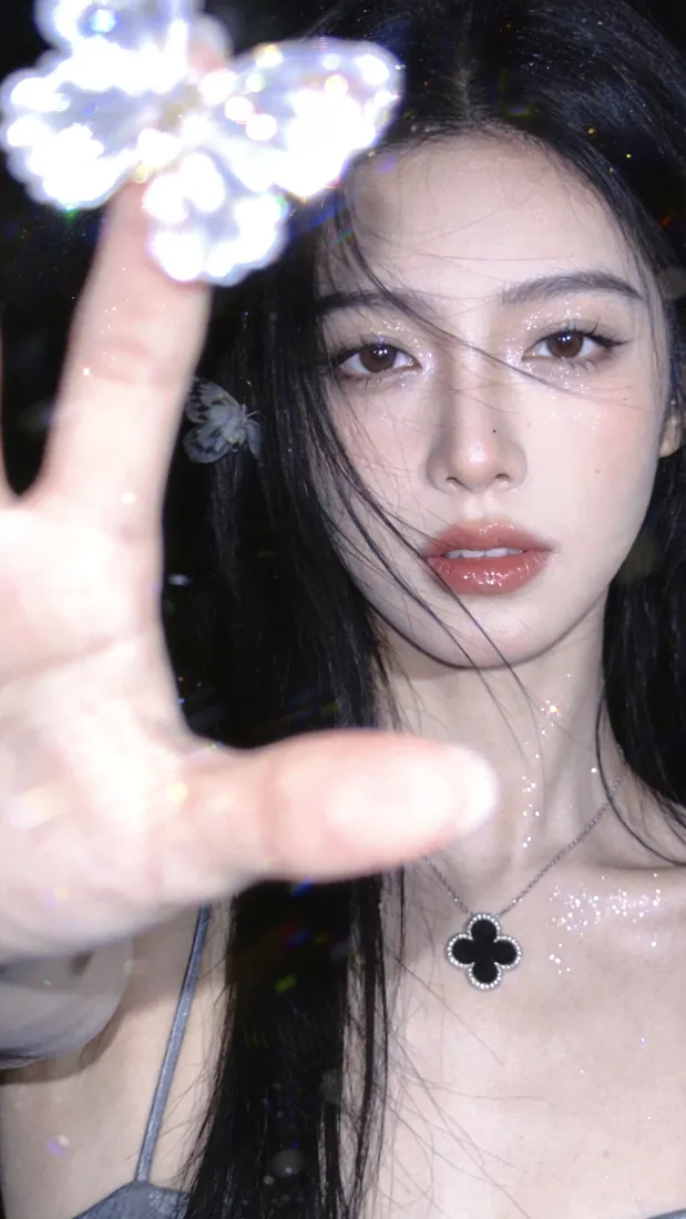 清冷长发美女手机壁纸｜蝴蝶元素背景图片 - 氛围感写真「哲风壁纸」
