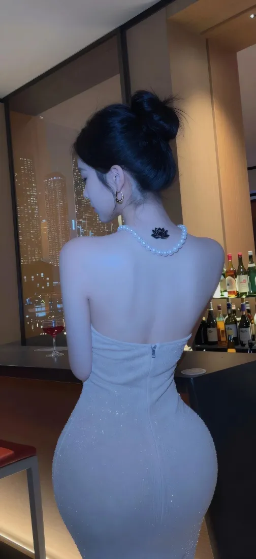 露背美女手机壁纸｜轻奢室内背景图片 - 清冷氛围感写真「哲风壁纸」