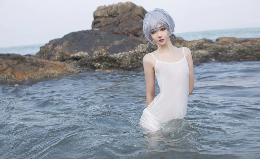 4k绫波丽壁纸｜海边cosplay背景图片 - 南桃Momoko「哲风壁纸」