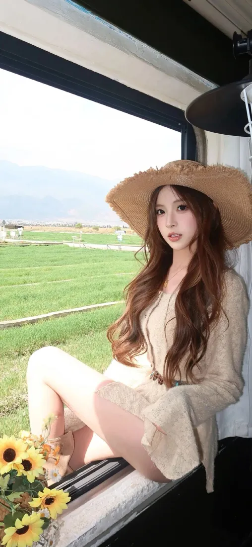 性感美女手机壁纸｜窗边向日葵背景图片 - 清新户外草地氛围「哲风壁纸」