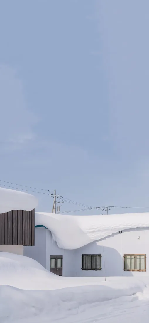 冬日雪景手机壁纸｜积雪房屋背景图片 - 晴朗冬日风光「哲风壁纸」