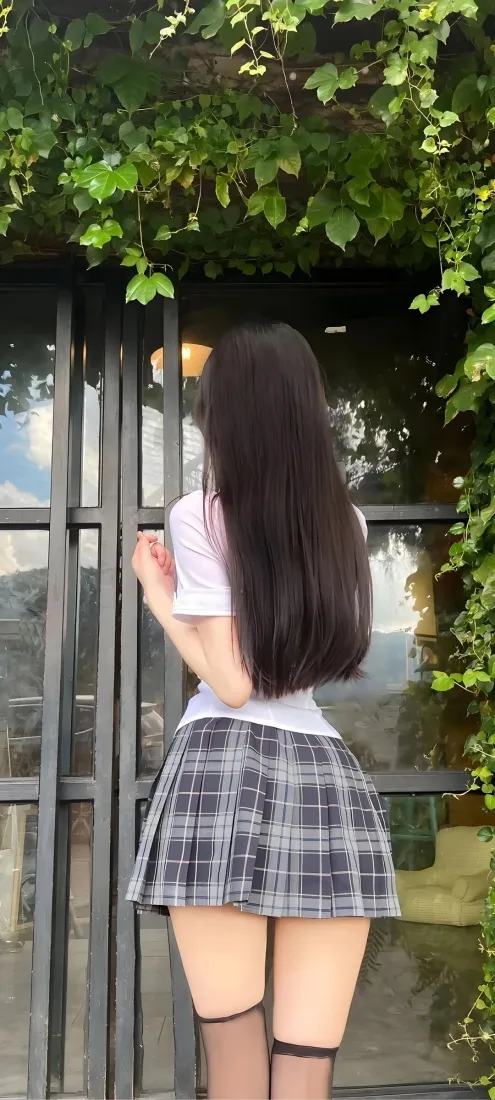 JK美女手机壁纸｜绿植玻璃门背景图片 - 黑长直柔美背影「哲风壁纸」