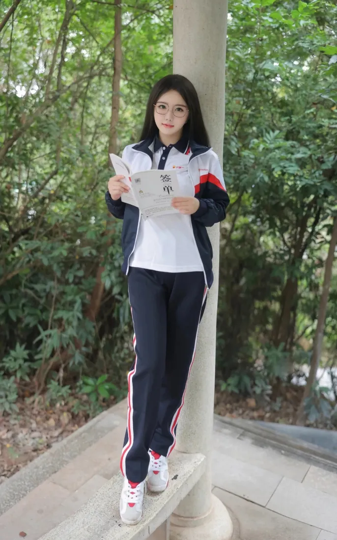 戴眼镜校服美女手机壁纸｜户外树林背景图片 - 青春学生写真「哲风壁纸」