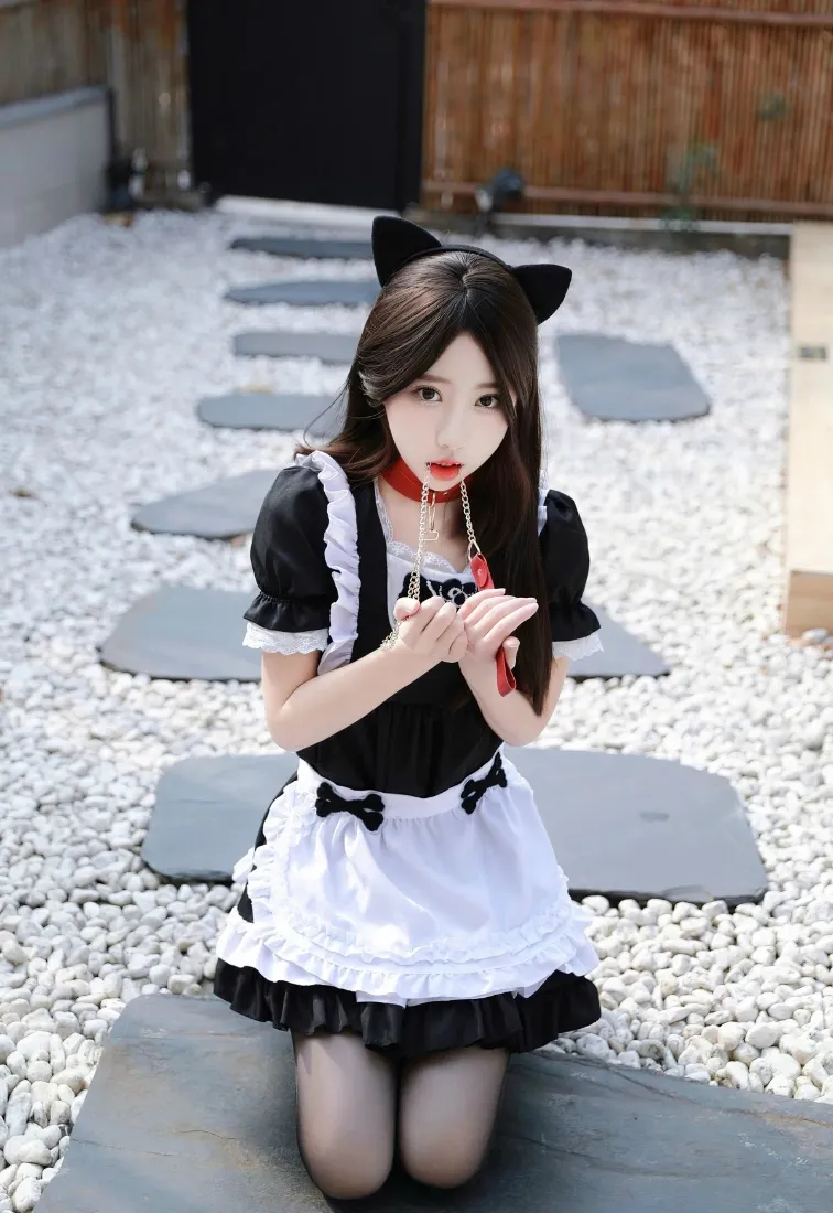 猫耳女仆美女手机壁纸｜户外碎石庭院背景图片 - 甜美穿搭「哲风壁纸」