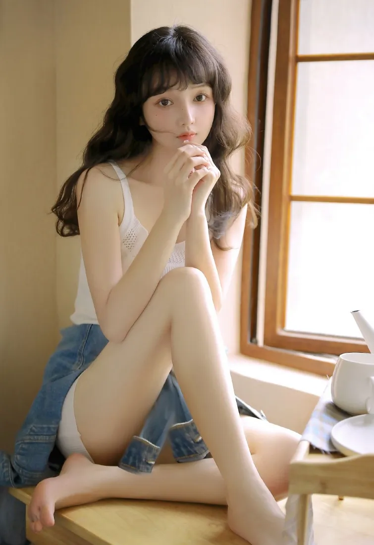 清纯少女手机壁纸｜居家窗边背景图片 - 气质美女写真「哲风壁纸」