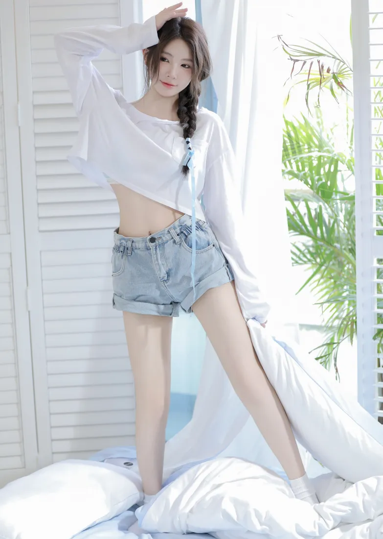 麻花辫美女手机壁纸｜清新居家休闲背景图片 - 时尚甜酷穿搭「哲风壁纸」