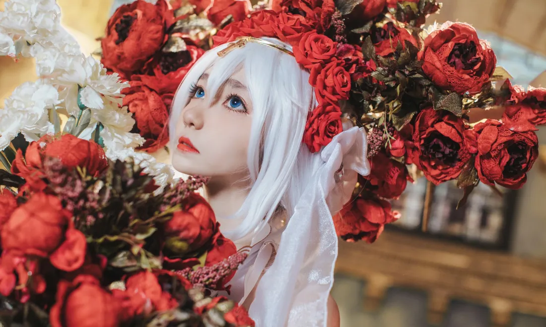 4k德丽莎花裳月纱壁纸｜红玫瑰背景图片 - 南桃Momoko cosplay「哲风壁纸」