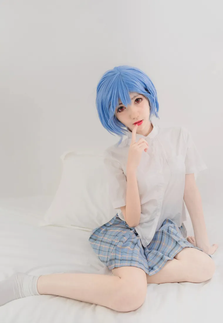 凌波丽手机壁纸｜蓝发少女背景图片 - 南桃Momoko cosplay「哲风壁纸」