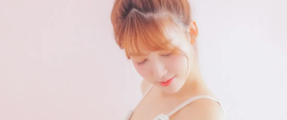 3k甜美少女壁纸｜暖光浅调背景图片 - 温柔清纯人像「哲风壁纸」