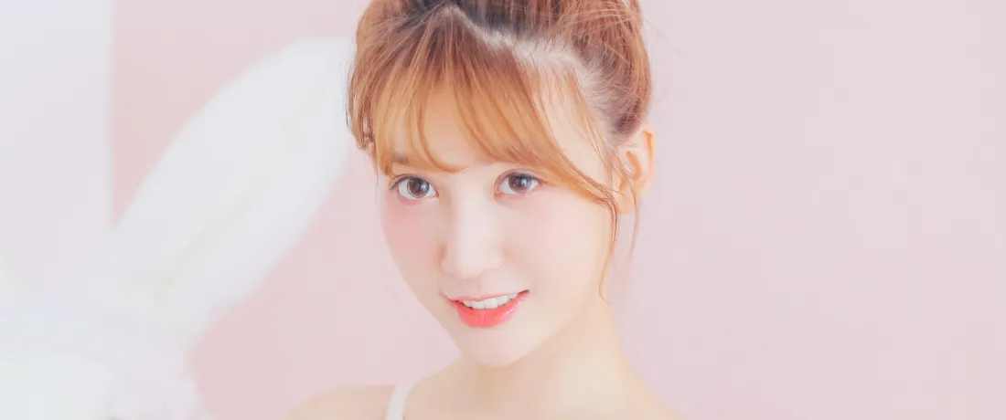 3k橘发丸子头甜妹壁纸｜粉色柔和背景图片 - 清新甜美少女「哲风壁纸」