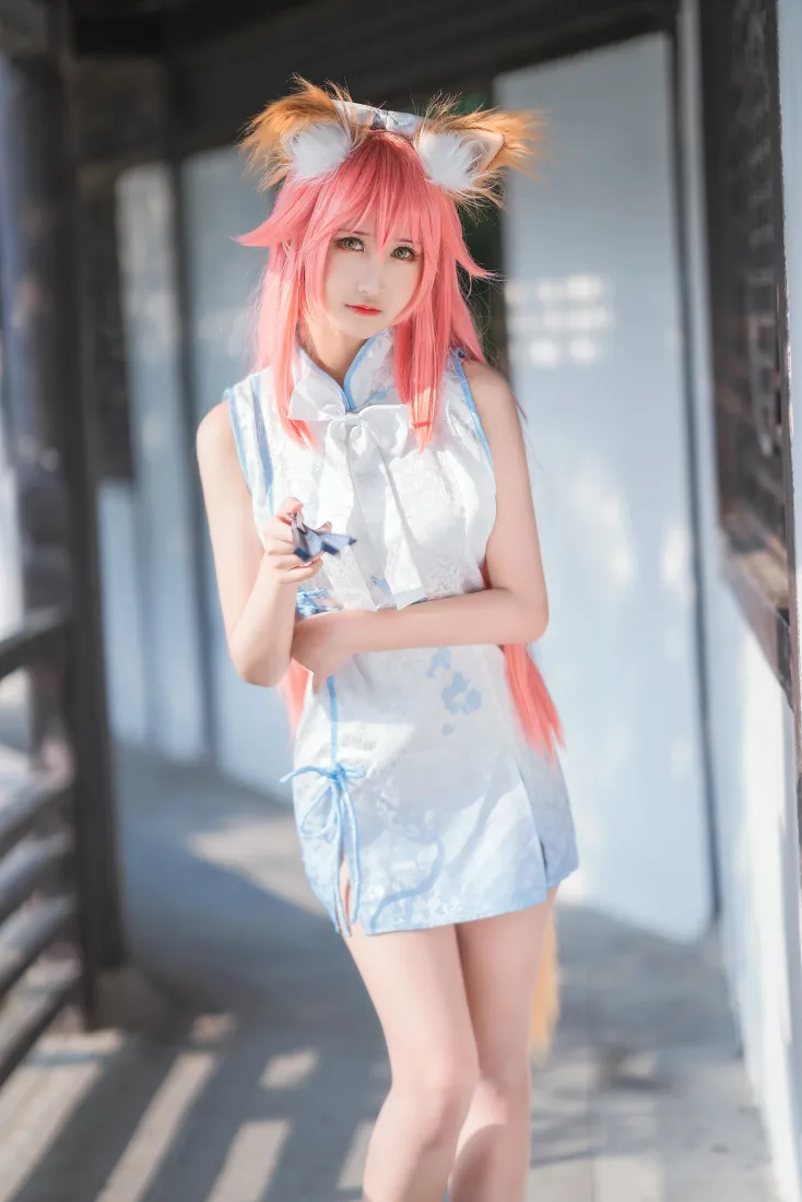 玉藻前手机壁纸｜cosplay外景背景图片 - 三度_69白色旗袍「哲风壁纸」