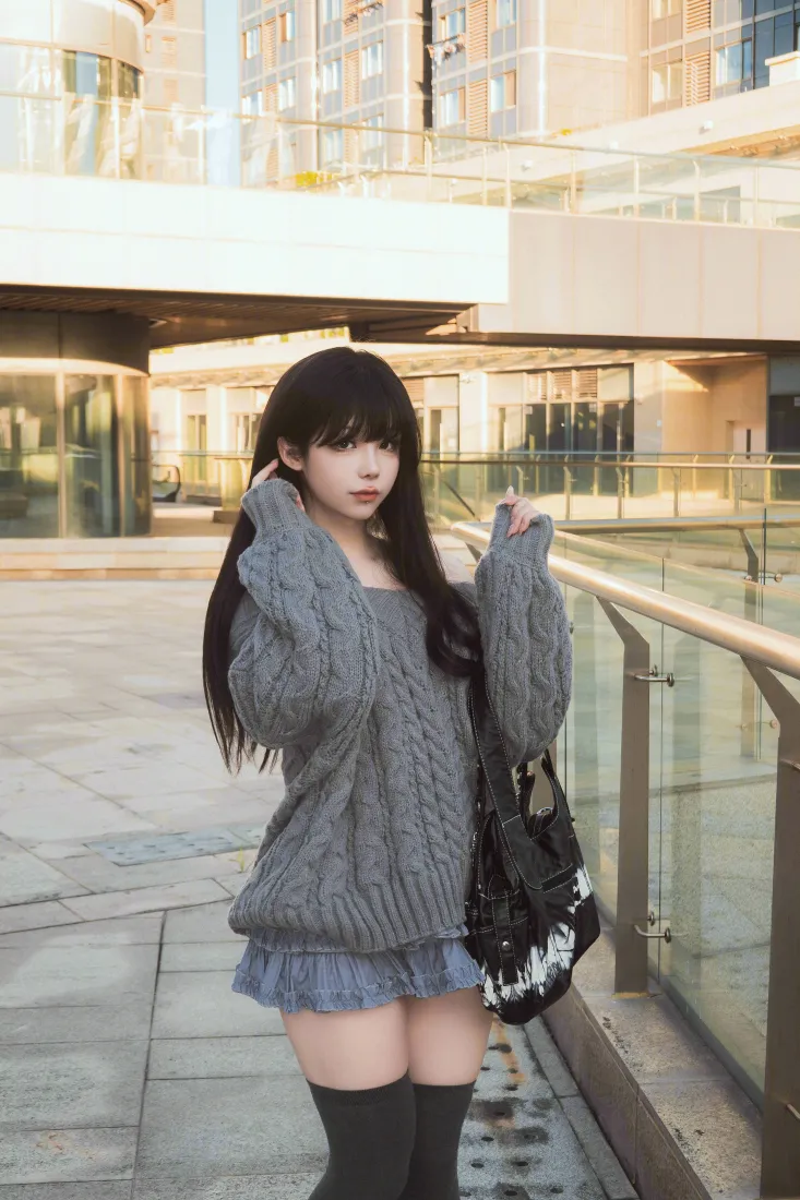 黑丝美女手机壁纸｜户外商圈背景图片 - 休闲穿搭写真「哲风壁纸」