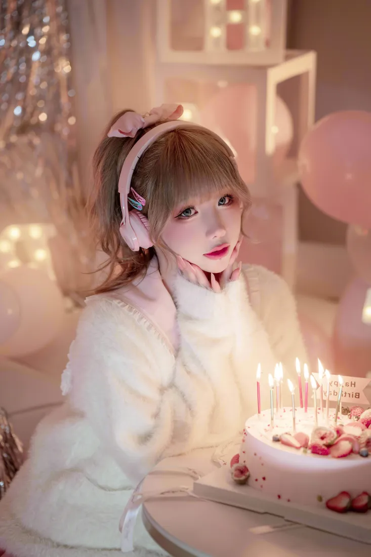 甜妹手机壁纸｜生日蛋糕暖光背景图片 - 软萌粉嫩可爱少女「哲风壁纸」