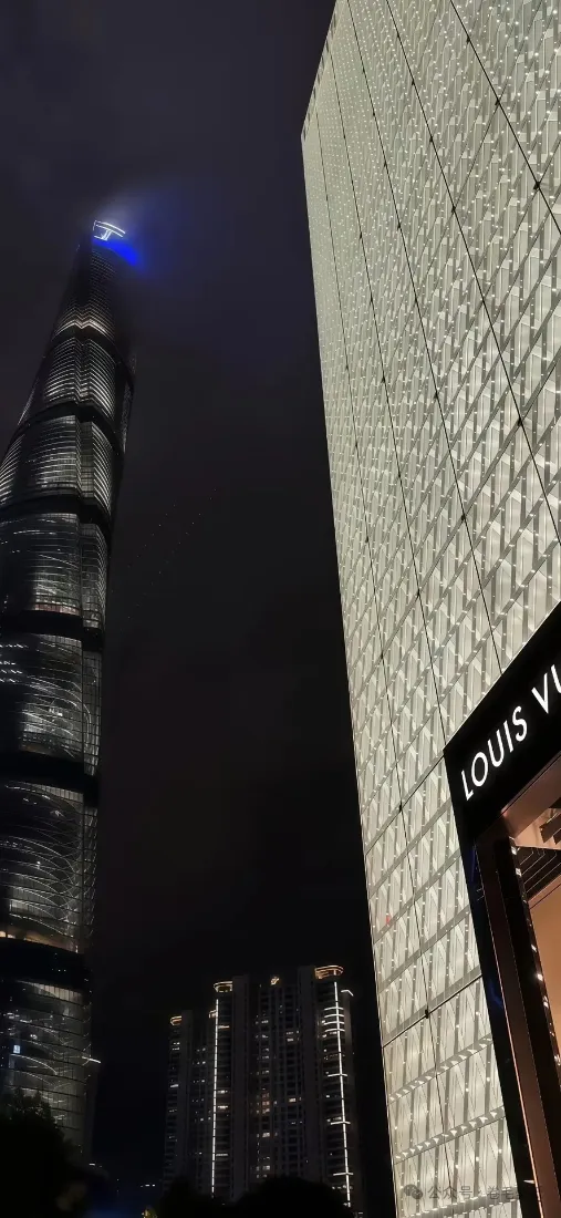 摩天大楼手机壁纸｜城市黑夜背景图片 - 现代都市建筑「哲风壁纸」