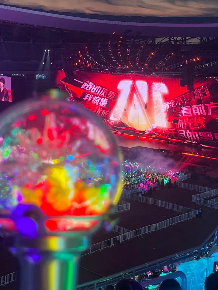 TNT手机壁纸｜演唱会现场舞台背景图片 - 应援灯海「哲风壁纸」