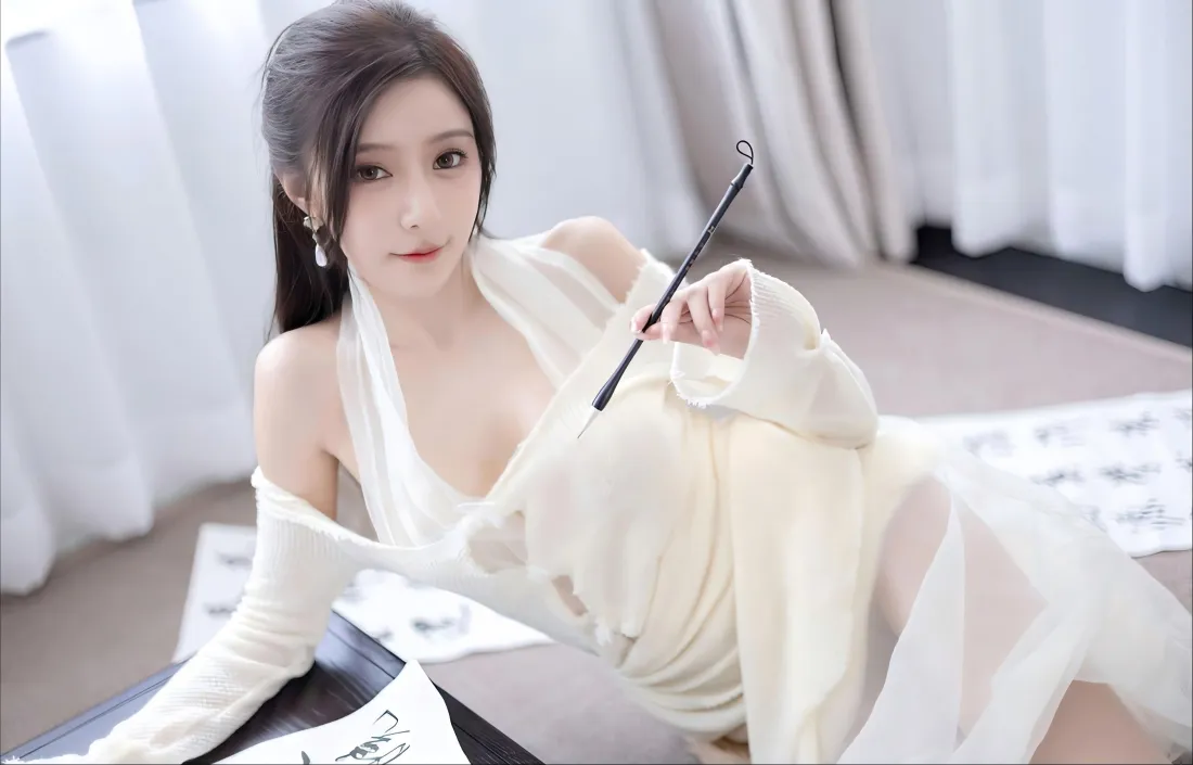 3k美女模特壁纸｜毛笔字书法背景图片 - 居家露肩白裙写真「哲风壁纸」