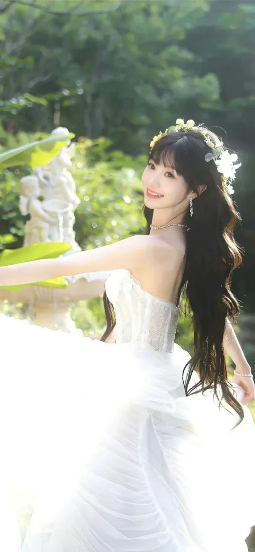 田曦薇手机壁纸｜白色婚纱森林背景图片 - 甜美清新「哲风壁纸」