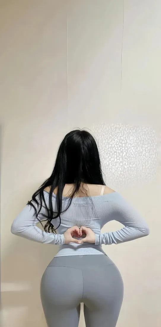 性感美女手机壁纸｜瑜伽服穿搭背景图片 - 后背比心好身材「哲风壁纸」