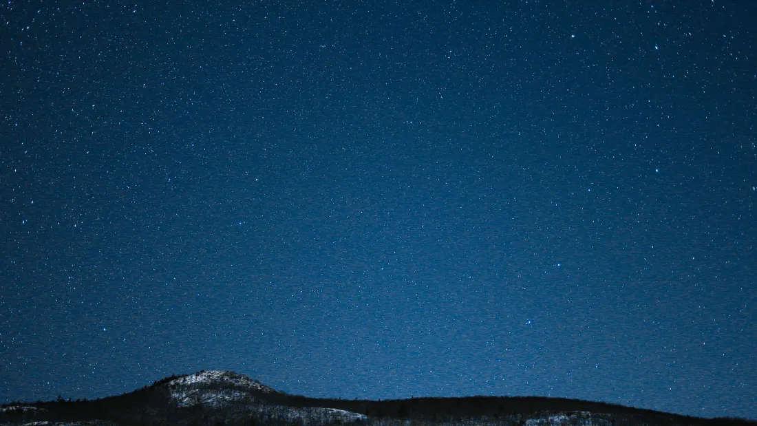 4k星空壁纸｜静谧深蓝色夜空背景图片 - 皑皑雪山简约风景「哲风壁纸」