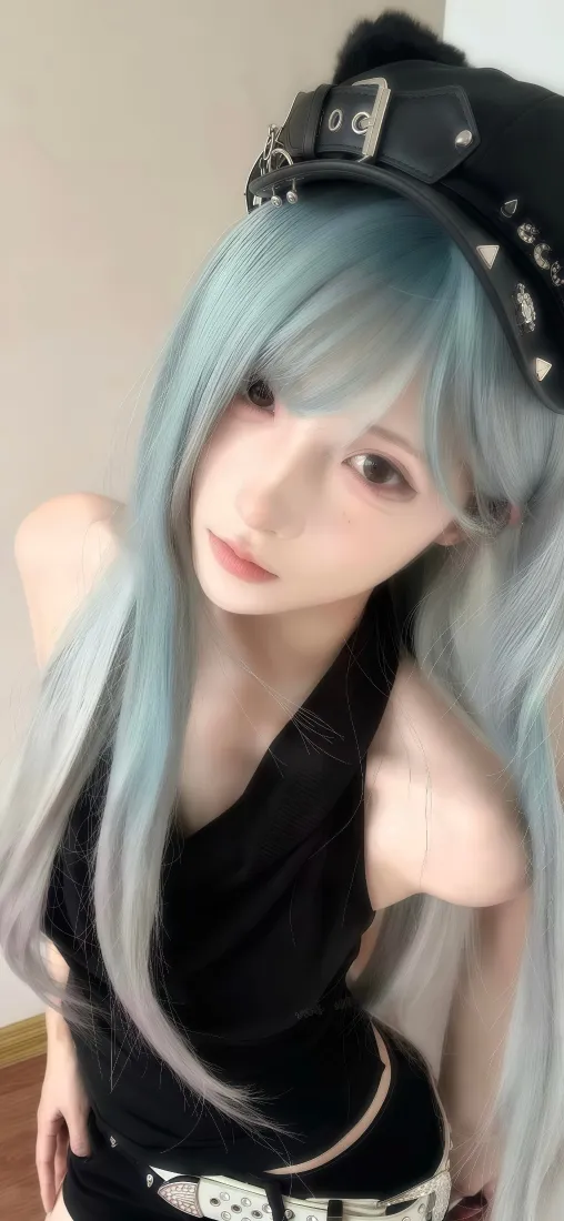 cos美女手机壁纸｜浅蓝长发黑帽背景图片 - 酷飒人像「哲风壁纸」