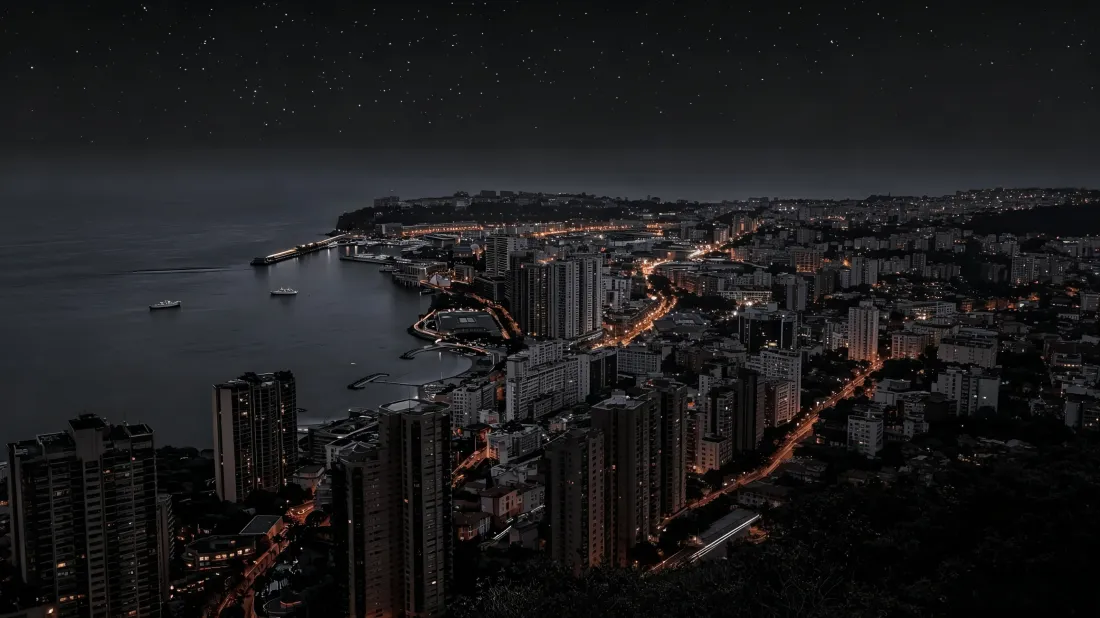 3k滨海城市夜景壁纸｜高空俯瞰背景图片 - 江畔灯火「哲风壁纸」