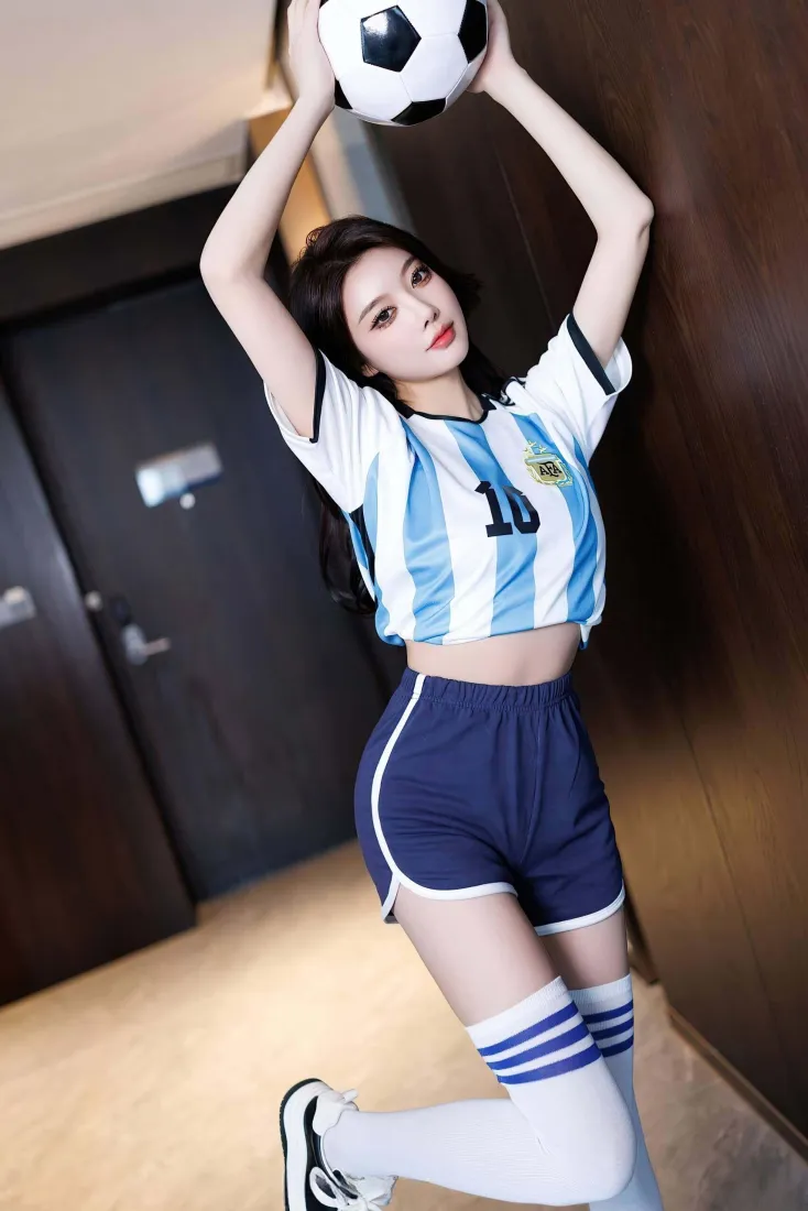 足球宝贝手机壁纸｜阿根廷10号球衣背景图片 - 青春活力美女「哲风壁纸」