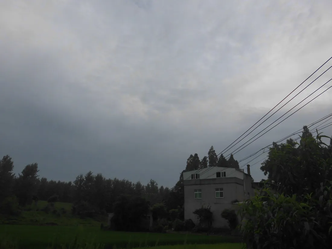5k雷雨壁纸｜乌云笼罩乡村郊野背景图片 - 阴沉雨前自然风光「哲风壁纸」