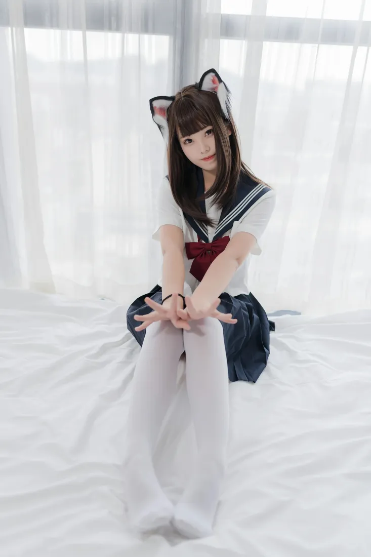 蜜汁猫裘手机壁纸｜JK水手服背景图片 - 猫耳白丝少女「哲风壁纸」