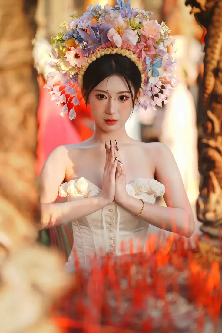 蟳埔簪花美女手机壁纸｜暖光户外背景图片 - 祈福人像写真「哲风壁纸」