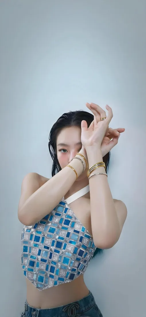Jennie手机壁纸｜格纹吊带上衣背景图片 - 韩系时尚女星「哲风壁纸」