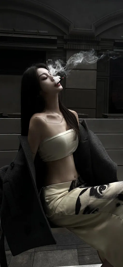 暗系女生手机壁纸｜清冷氛围感背景图片 - 气质御姐「哲风壁纸」
